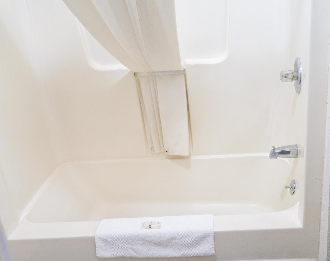 Quality Inn Seymour I-65 Bagian luar foto